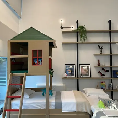 The Lop Holidays Luxury Apartment Athens
