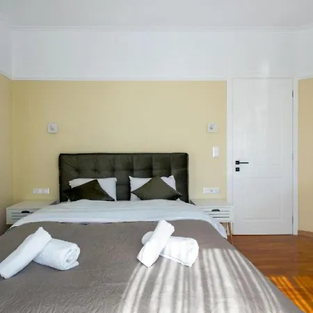 Smart And Elegant In The Centre Of Apartment
