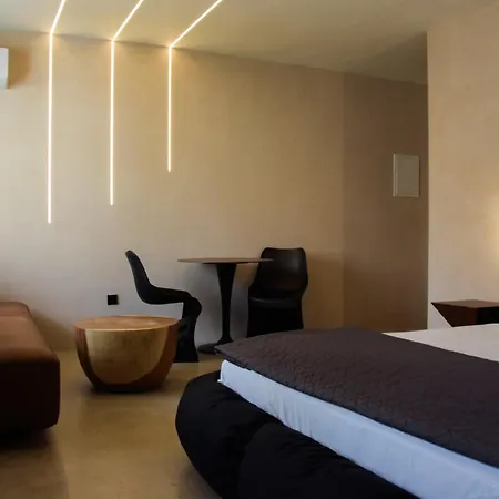 99 Adrianou Apart-hotel *