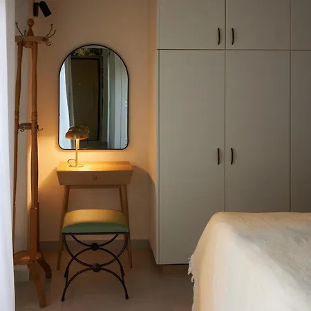 Rastoni Acropolis Uniquely Located Stylish Apartment *