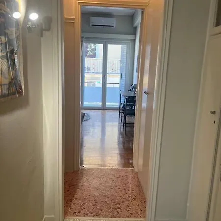 Plaka Nicks Retro Flat Apartment
