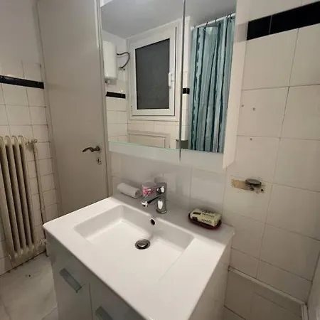Plaka Nicks Retro Flat Athens