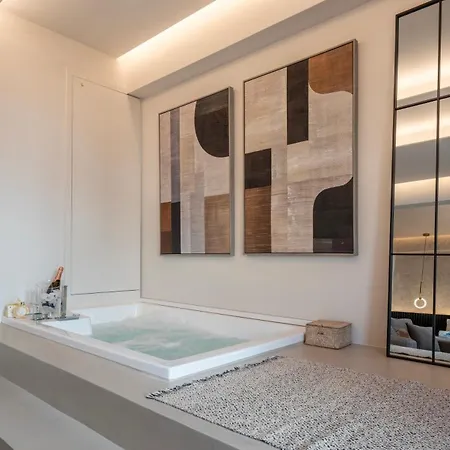 דירה Derouse Eva Jacuzzi & Sauna אתונה