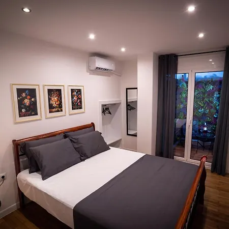 Apartment My Secret Garden - With 2 Private Rooms, Separate Baths And Balcony Garden