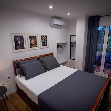 Apartment My Secret Garden - With 2 Private Rooms, Separate Baths And Balcony Garden