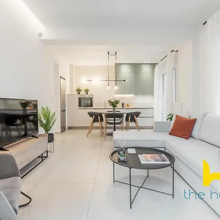 Stylish 2-bdr In Centre Of By The Homis Apartment *