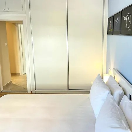 Apartment Upscale 2-bdr In Palio Faliro Athens