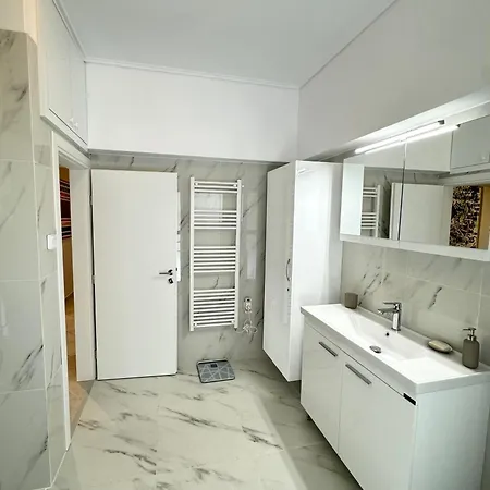 Upscale 2-bdr In Palio Faliro *