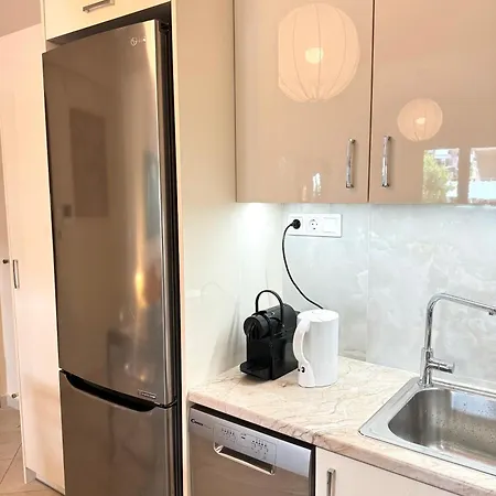 Apartment Upscale 2-bdr In Palio Faliro Athens