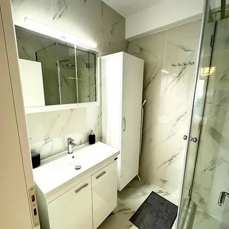 Apartment Upscale 2-bdr In Palio Faliro Athens