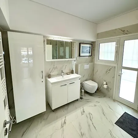 Upscale 2-bdr In Palio Faliro Apartment Athens