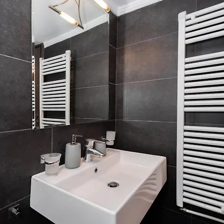 Apartment Modern In Thiseio With Balcony Athens