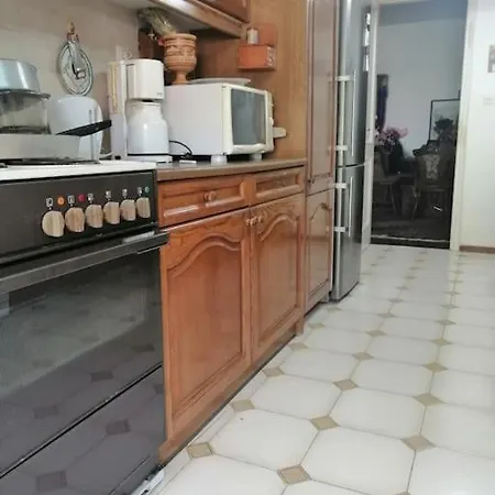 μαρούσι κέντρο μεγάλο 5 λεπτά κοντά