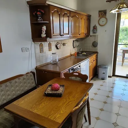 μαρούσι κέντρο μεγάλο 5 λεπτά κοντά Athens
