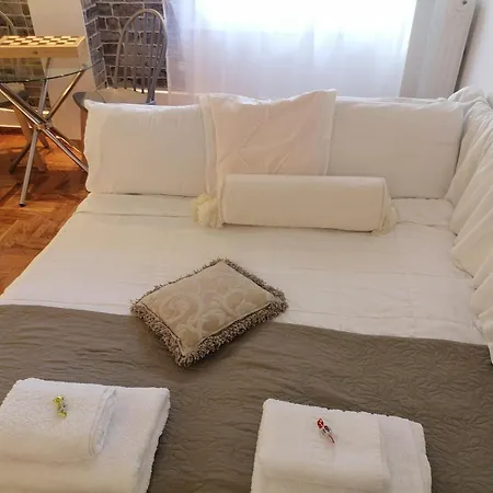 Apartment Acropolis Delux 1st Flr Aprt Up 4 Guests By Lodgespot *