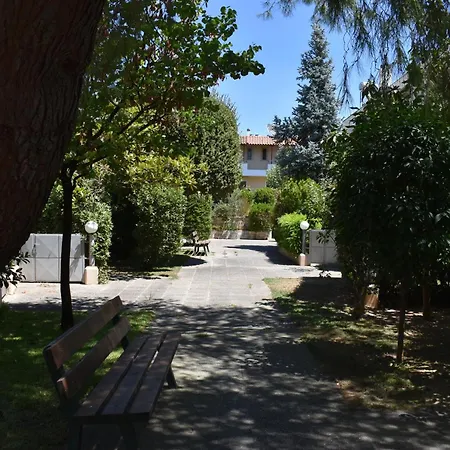 Villa Marousi Escape - 5 Mins Walking Away From Train - Metro *