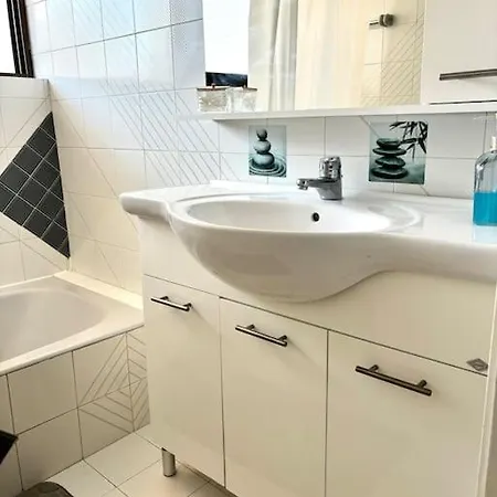 Comfort And Sunny Apartment, Marousi Oaka Stadium Neratziotissa