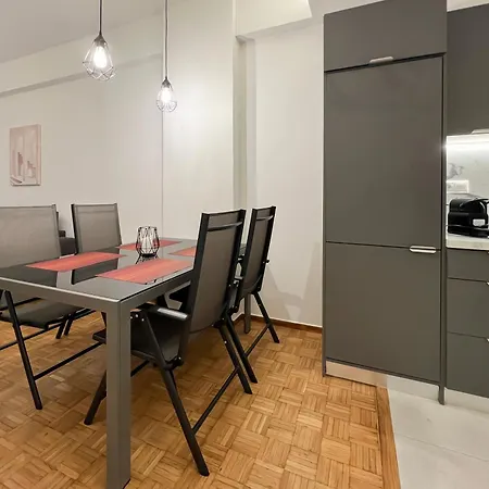 A Lovely In Apartment *