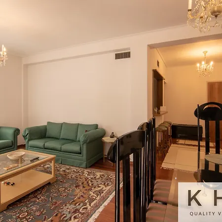 Classic Style Flat In Glyfada!