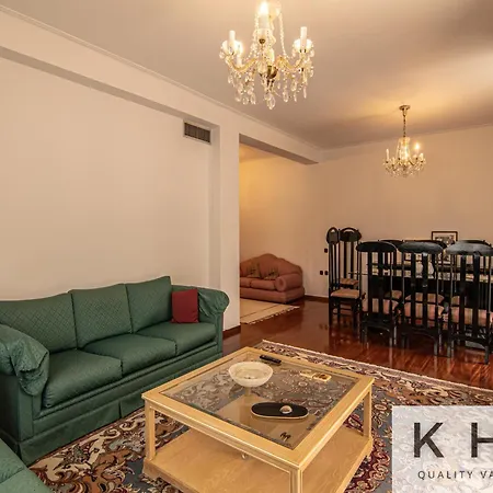 Classic Style Flat In Glyfada! Athens