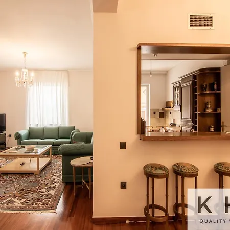 Apartment Classic Style Flat In Glyfada!