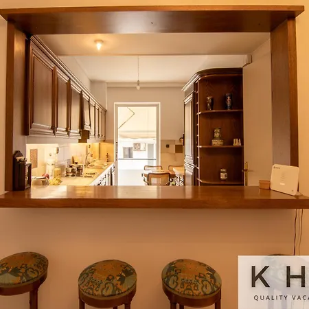 Apartment Classic Style Flat In Glyfada!