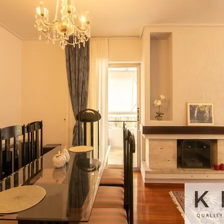 Classic Style Flat In Glyfada!