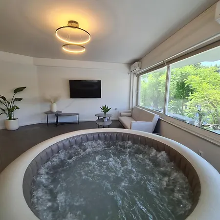 Sunny Private Jacuzzi Hydromassage Apartment