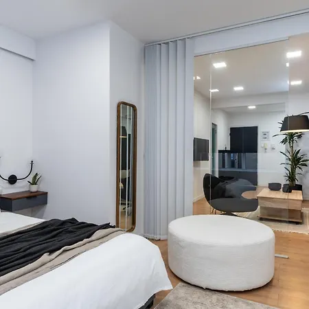 Modern In The Center Of Apartment