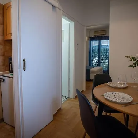 Blue - Downtown Apartment