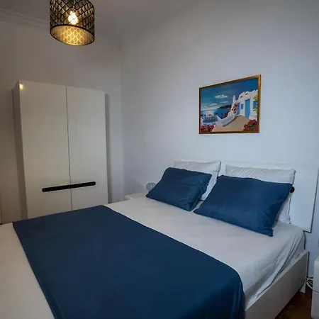 Blue - Downtown Apartment *