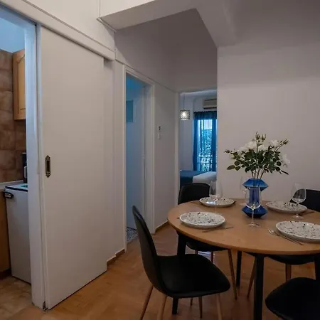 Blue - Downtown Apartment