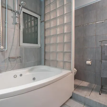 The 'it' Pagrati Hideout Apartment *