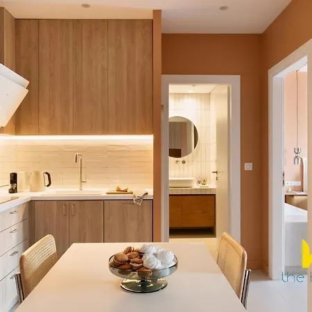 Acropolis View Luxe King-suite W Ensuite Whirlpool Apartment Athens