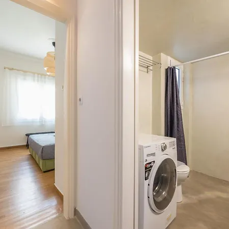 Apartment Stylish 2 Bd Urban Retreat Near Panormou Metro *