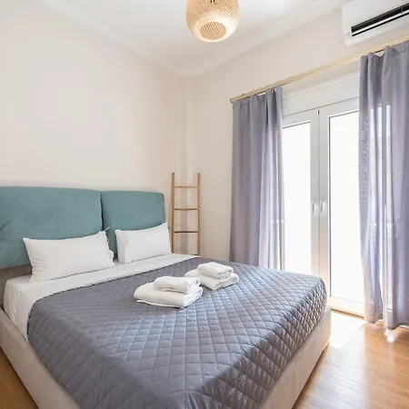 Stylish 2 Bd Urban Retreat Near Panormou Metro Apartment *