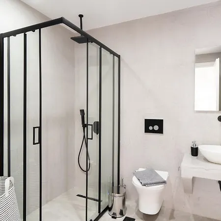 Apartment Your Base Comfy In Petralona, Steps To Metro Athens