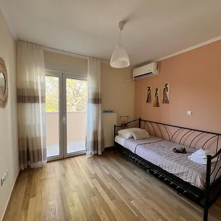 Villa Marousi Escape - 5 Mins Walking Away From Train - Metro Athens