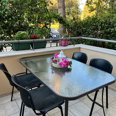 Villa Marousi Escape - 5 Mins Walking Away From Train - Metro Athens