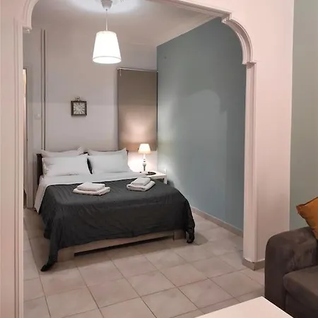 Apartment 3 Minutes Walk To Acropolis, Stylish