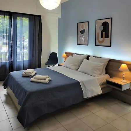 Apartment 3 Minutes Walk To Acropolis, Stylish