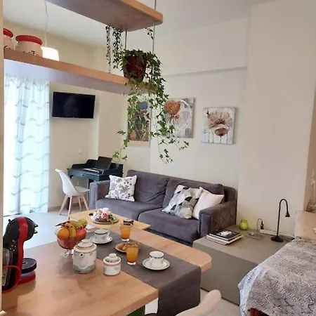 Apartment Sunny Near Metro Athens