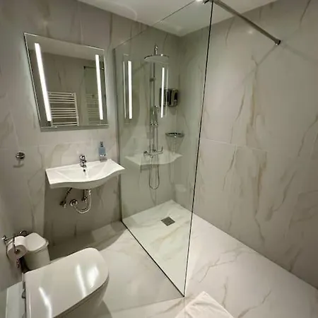 Second Pearl, Just 1 Km From The Acropolis *