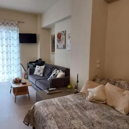 Apartment Sunny Near Metro Athens