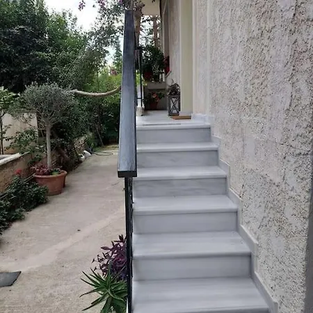 Apartment Sunny Near Metro Athens