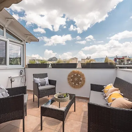 Majestic Penthouse W Acropolis View Apartment *