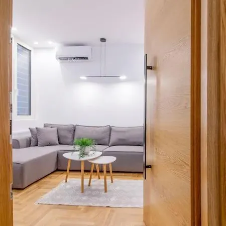 Apartment Gem Apart- Prime Location *