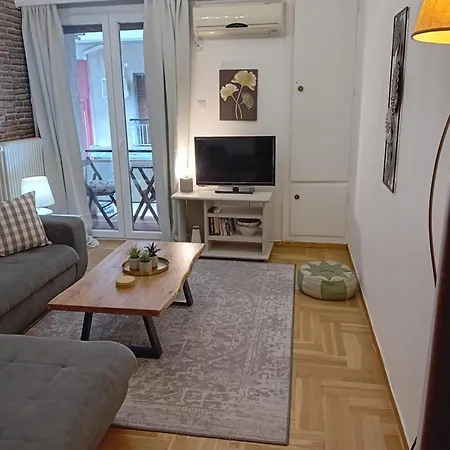 Apartment Joanna's Heart Of One Br Charm Balcony View Walk To Tourist Spots Athens
