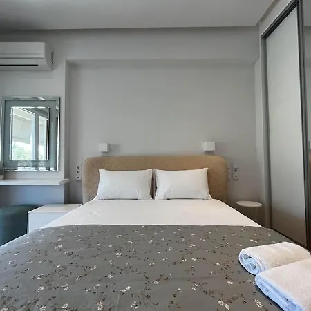 Voula's 2br Escape Elegant And Stylish Living Apartment
