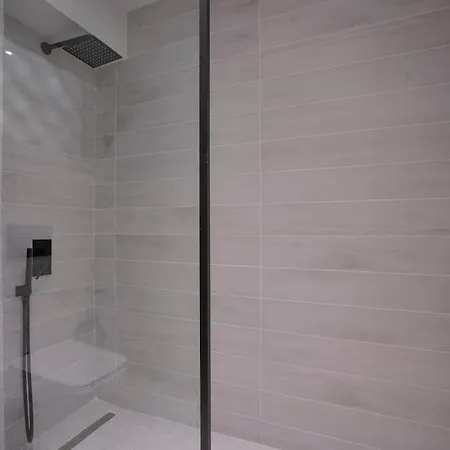 Voula's 2br Escape Elegant And Stylish Living